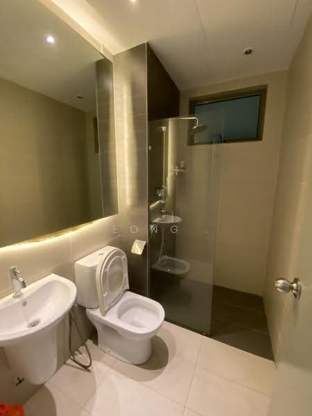Kediaman Servis untuk Dijual di Cybersquare - Yeong . - Bathroom - PropertyGuru.com.my