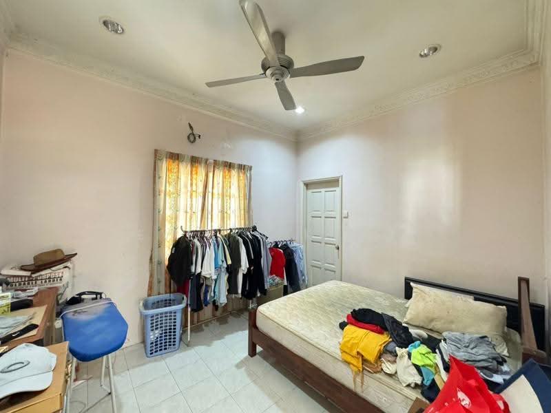 Bungalow House untuk Dijual di Taman Desa Country Homes (Rawang) - Evelyn Khoo - Bedroom - PropertyGuru.com.my