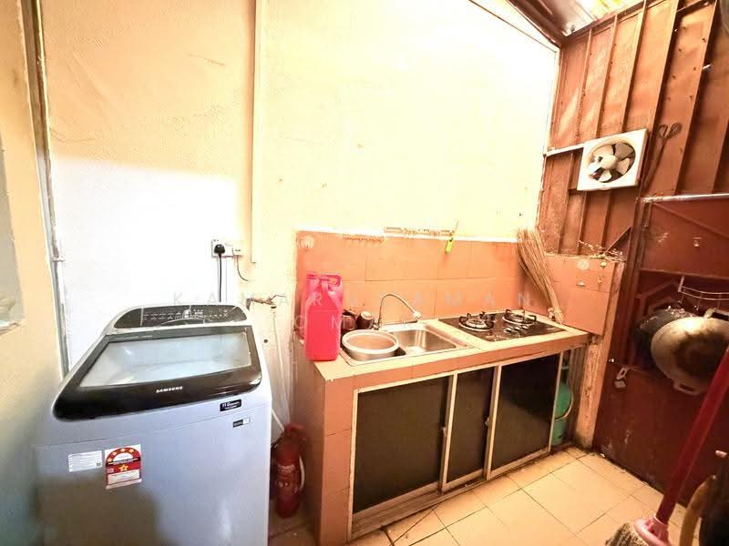 Rumah Teres 2-Tingkat untuk Dijual di Shah Alam (Selangor) - Kamaruzaman Omar - Kitchen - PropertyGuru.com.my
