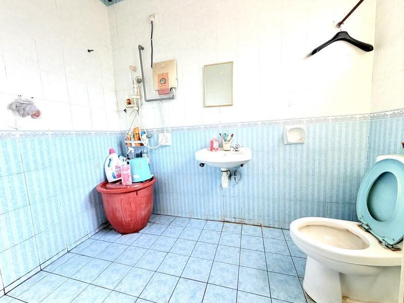 Rumah Teres 2-Tingkat untuk Dijual di Shah Alam (Selangor) - Kamaruzaman Omar - Bathroom - PropertyGuru.com.my
