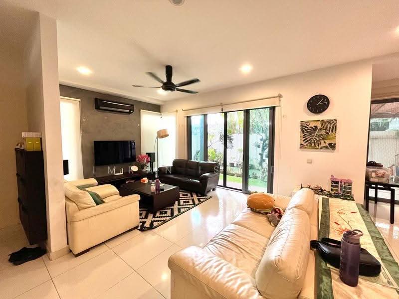 Rumah Berkembar untuk Dijual di Seksyen 6 (Bangi) - Imran Ismadi - Living Room - PropertyGuru.com.my