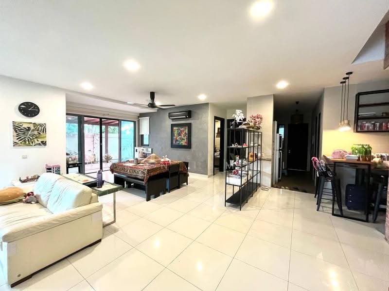 Rumah Berkembar untuk Dijual di Seksyen 6 (Bangi) - Imran Ismadi - Living Room - PropertyGuru.com.my