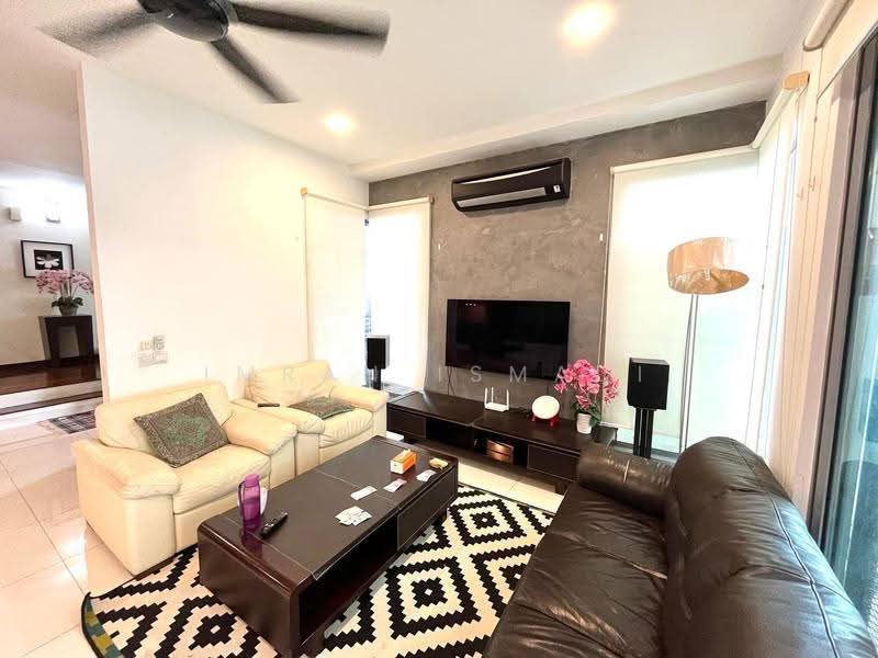 Rumah Berkembar untuk Dijual di Seksyen 6 (Bangi) - Imran Ismadi - Living Room - PropertyGuru.com.my