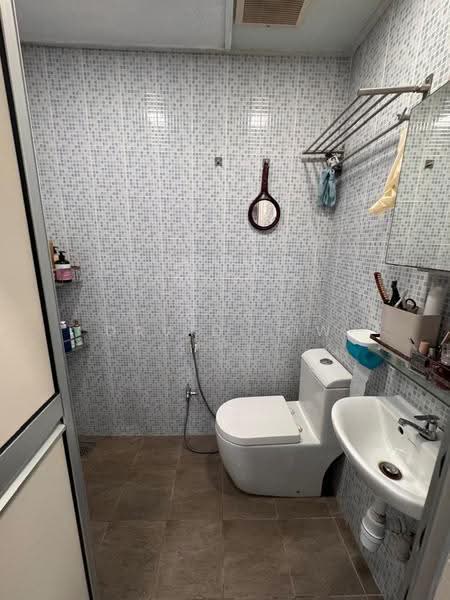 1-storey Terraced House for Sale in Taman Sri Bintang (Kepong) - David Low - Bathroom - PropertyGuru.com.my