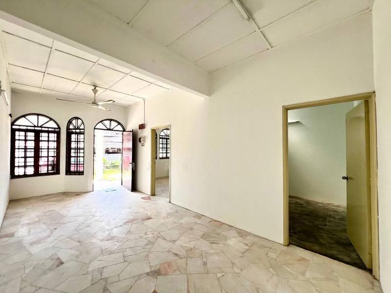 Rumah Teres 1-Tingkat untuk Dijual di Taman Alam Megah (Shah Alam) - Amzar Faiz - Living Room - PropertyGuru.com.my