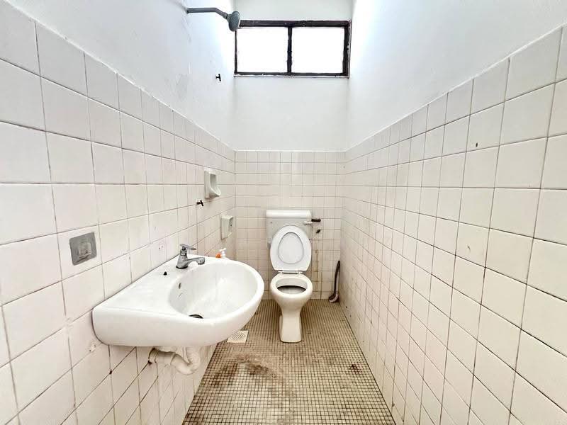 Rumah Teres 1-Tingkat untuk Dijual di Taman Alam Megah (Shah Alam) - Amzar Faiz - Bathroom - PropertyGuru.com.my