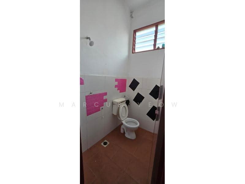 Shop / Office untuk Disewa di Pusat Bandar Senawang (Senawang) - Marcus Yeow - Bathroom - PropertyGuru.com.my