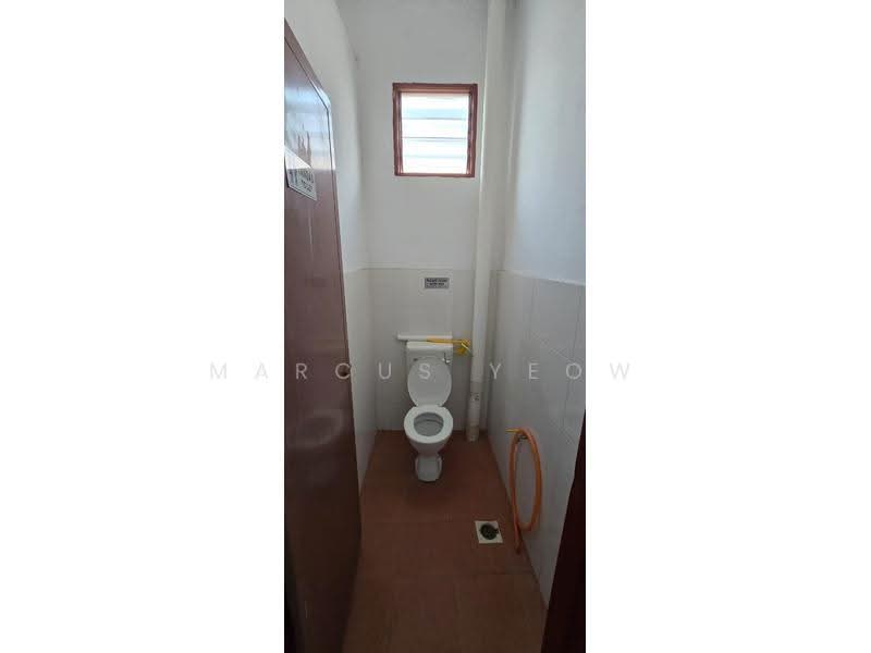Shop / Office untuk Disewa di Pusat Bandar Senawang (Senawang) - Marcus Yeow - Bathroom - PropertyGuru.com.my