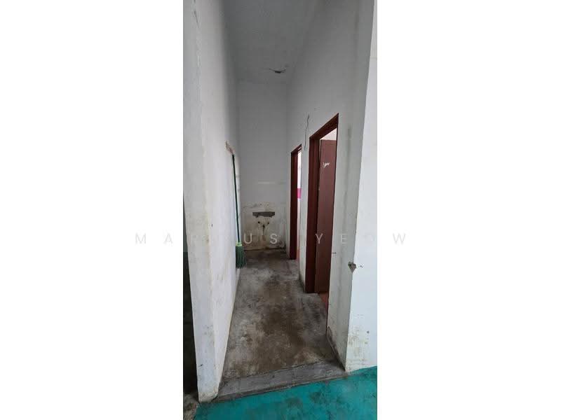 Shop / Office untuk Disewa di Pusat Bandar Senawang (Senawang) - Marcus Yeow - Corridor - PropertyGuru.com.my
