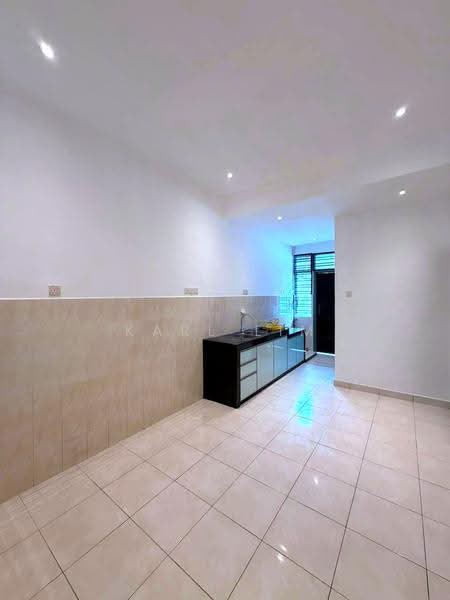 1-storey Terraced House for Sale in Taman Mount Austin (Tebrau) - Karl Lim - Kitchen - PropertyGuru.com.my