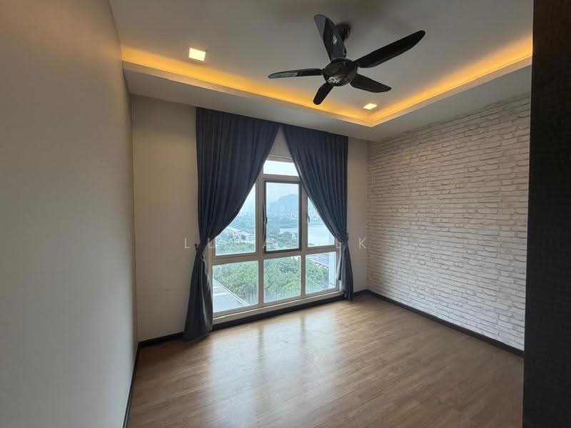 Kediaman Servis untuk Dijual di Eco Sky - Lucas Lk - Bedroom - PropertyGuru.com.my
