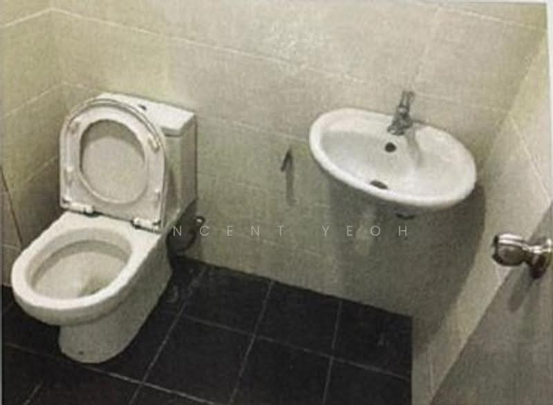 Service Residence for Sale at Silk Residence - Vincent Yeoh - Bathroom - PropertyGuru.com.my