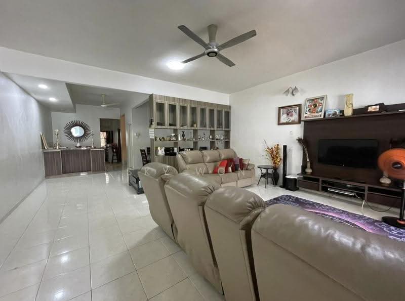 Rumah Teres 2-Tingkat untuk Disewa di Bandar Nusaputra (Puchong) - Sky Wong - Living Room - PropertyGuru.com.my