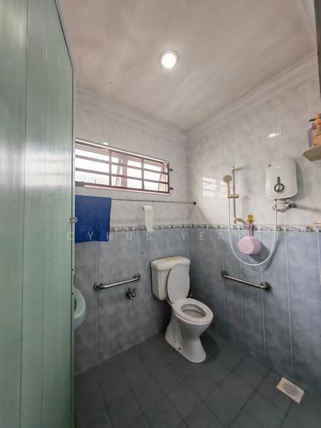 1-storey Terraced House for Sale in Taman Puteri Wangsa (Ulu Tiram) - Cyrus Yeap - Bathroom - PropertyGuru.com.my