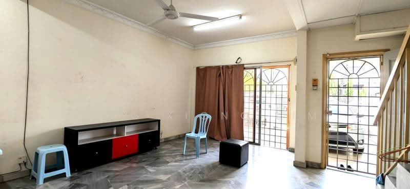 Rumah Teres 2-Tingkat untuk Disewa di Bandar Bukit Puchong (Puchong) - Jing Xiong Lim - Living Room - PropertyGuru.com.my