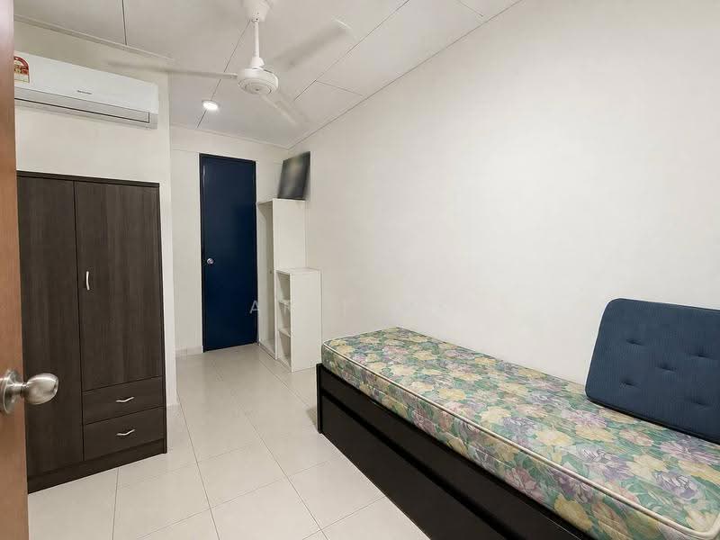 2.5-storey Terraced House for Sale in Taman Scientex Pasir Gudang (Pasir Gudang) - Arif MS - Bedroom - PropertyGuru.com.my