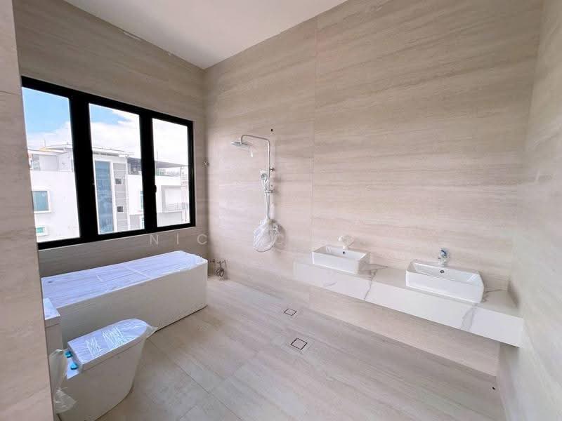 Bungalow House for Sale in Taman Ponderosa (Johor Bahru) - Nico Chong - Bathroom - PropertyGuru.com.my