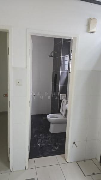 Rumah Teres 2.5-Tingkat untuk Disewa di Setia Alam (Selangor) - Adib Yusuf - Bathroom - PropertyGuru.com.my