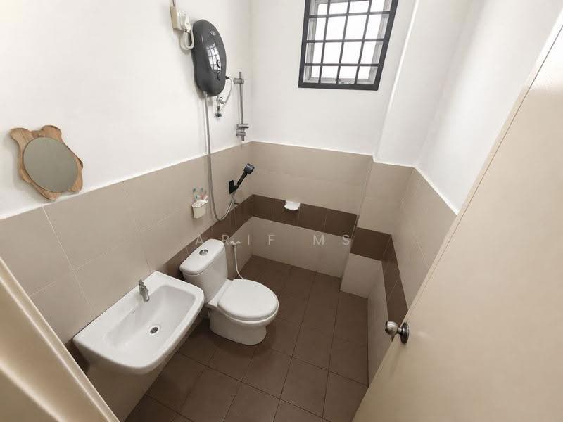 1-storey Terraced House for Sale in Taman Lagenda Putra (Kulai) - Arif MS - Bathroom - PropertyGuru.com.my
