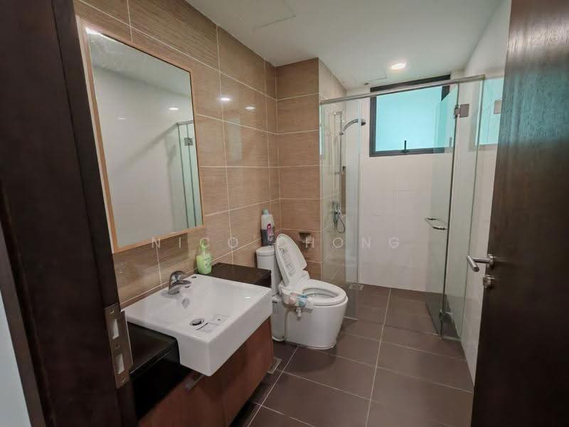 Pangsapuri untuk Dijual di Ponderosa Lakeside Apartment - Nico Chong - Bathroom - PropertyGuru.com.my