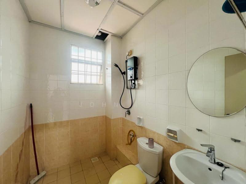 3-storey Terraced House for Rent in Bandar Bukit Tinggi 2 (Klang) - John Tee - Bathroom - PropertyGuru.com.my