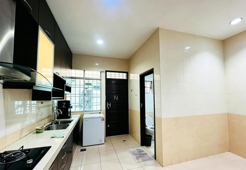 3-storey Terraced House for Rent in Bandar Bukit Tinggi 2 (Klang) - John Tee - Kitchen - PropertyGuru.com.my
