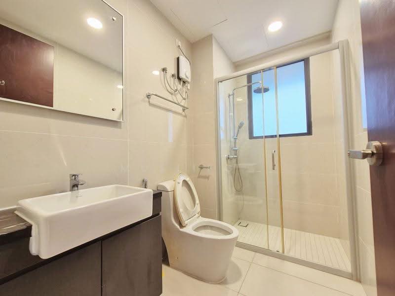 Kondominium untuk Disewa di Kings Bay @ Country Garden Danga Bay - Muslieg . - Bathroom - PropertyGuru.com.my