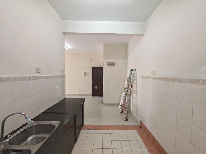 Kondominium untuk Disewa di Pelangi Utama - Bryan Peng - Kitchen - PropertyGuru.com.my