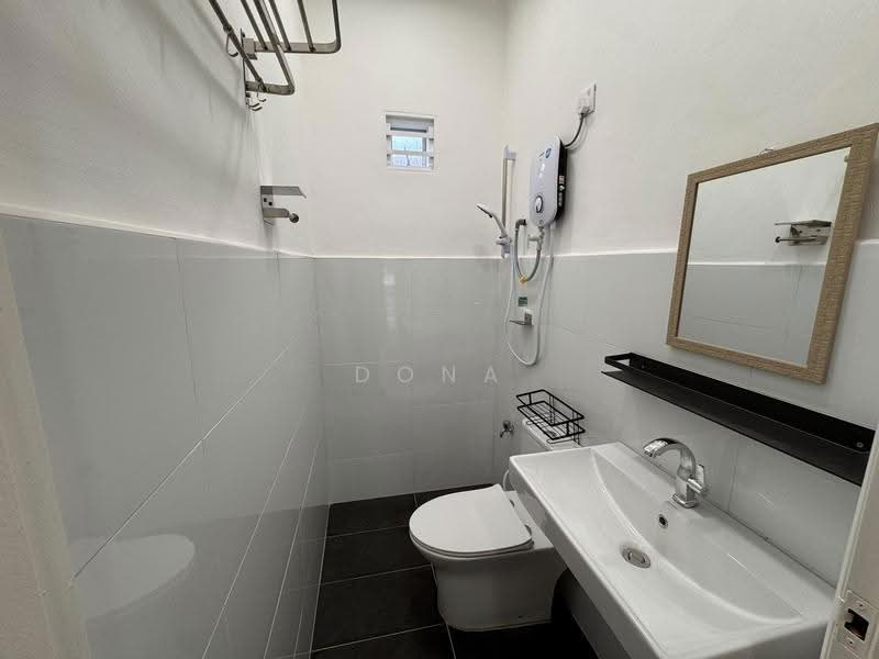 2-storey Terraced House for Rent in Taman Skudai Baru (Skudai) - Dona - Bathroom - PropertyGuru.com.my