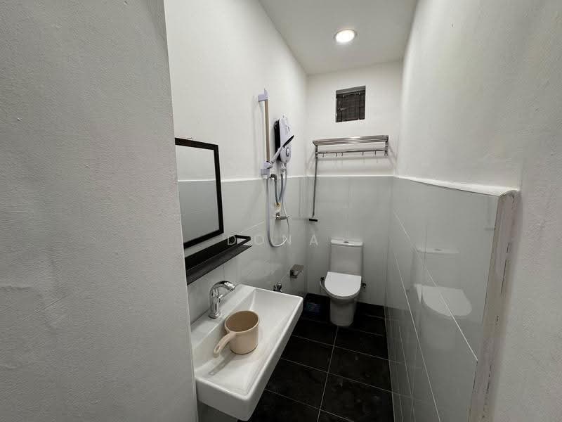 2-storey Terraced House for Rent in Taman Skudai Baru (Skudai) - Dona - Bathroom - PropertyGuru.com.my