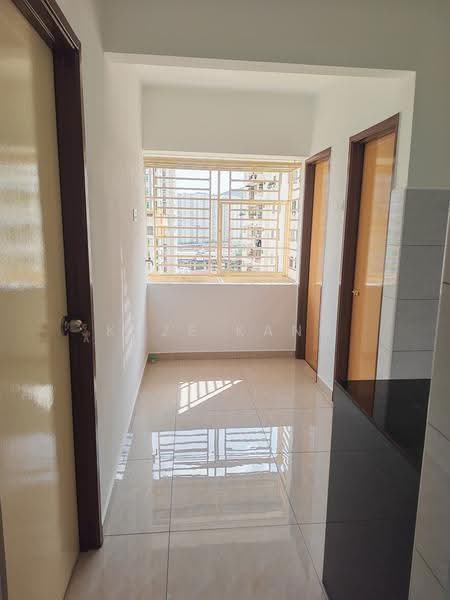 Pangsapuri untuk Disewa di Desa Indah Block 33 - Kaze Kang - Corridor - PropertyGuru.com.my