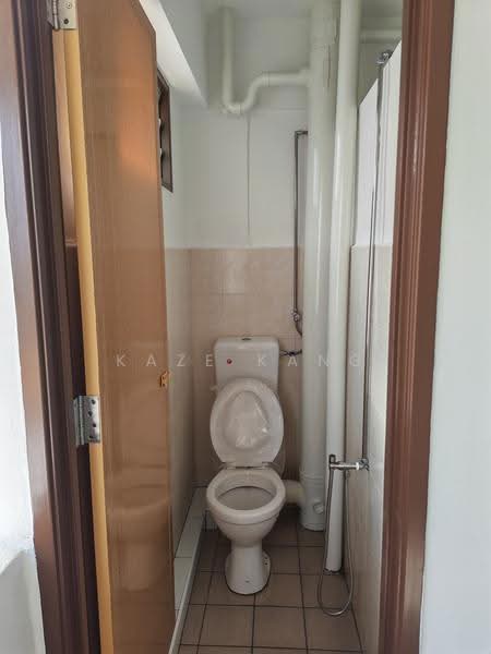 Pangsapuri untuk Disewa di Desa Indah Block 33 - Kaze Kang - Bathroom - PropertyGuru.com.my