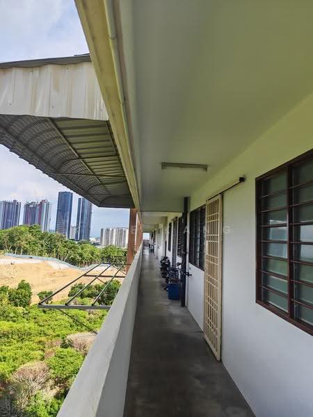 Pangsapuri untuk Disewa di Desa Indah Block 33 - Kaze Kang - Corridor - PropertyGuru.com.my