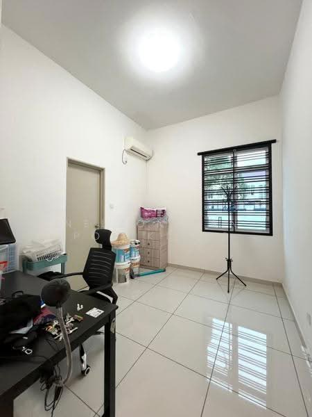 Cluster House for Sale in Setia Tropika (Johor Bahru) - Nelson Tan Poh Kiong - Study - PropertyGuru.com.my