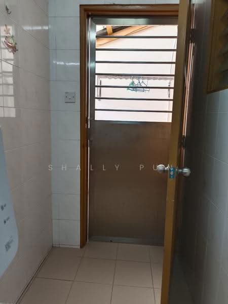 Rumah Teres 2-Tingkat untuk Dijual di Puchong (Selangor) - Shally Pun - Entrance - PropertyGuru.com.my