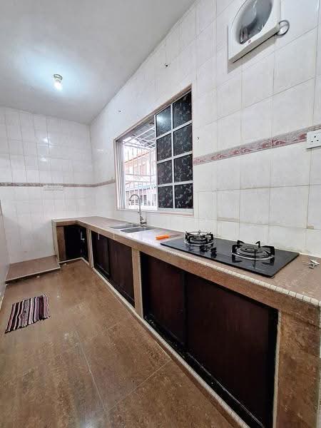 Rumah Teres 2-Tingkat untuk Disewa di Taman Bukit Serdang (Seri Kembangan) - Lily Siow - Kitchen - PropertyGuru.com.my