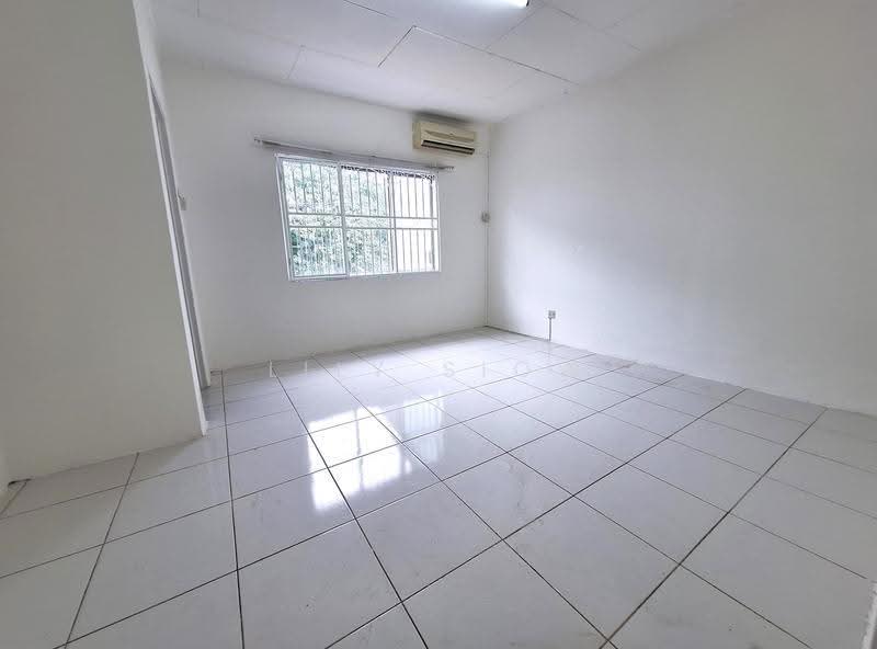 Rumah Teres 2-Tingkat untuk Disewa di Taman Bukit Serdang (Seri Kembangan) - Lily Siow - Bedroom - PropertyGuru.com.my