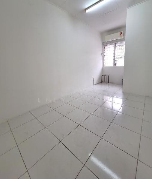 Rumah Teres 2-Tingkat untuk Disewa di Taman Bukit Serdang (Seri Kembangan) - Lily Siow - Bedroom - PropertyGuru.com.my