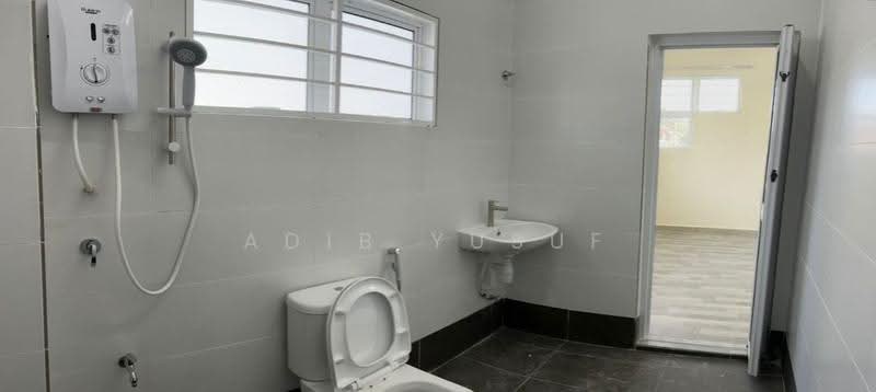 Rumah Teres 1.5-Tingkat untuk Disewa di Usj 3 (Subang Jaya) - Adib Yusuf - Bathroom - PropertyGuru.com.my
