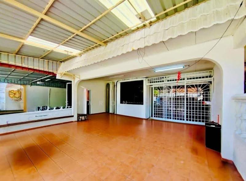 Rumah Teres 1-Tingkat untuk Dijual di Taman Johor Jaya (Johor Bahru) - Sharon Ong - Exterior - PropertyGuru.com.my