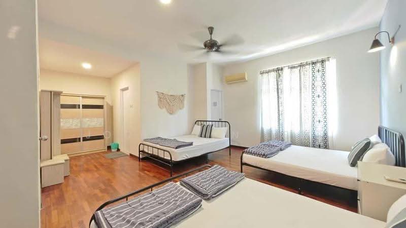 3-storey Terraced House for Rent in Batu Ferringhi (Batu Ferringhi) - Jocellynn Lee - Bedroom - PropertyGuru.com.my