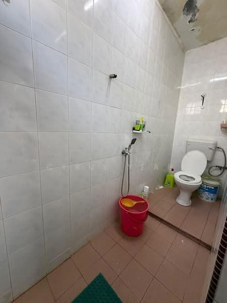 Rumah Teres 2-Tingkat untuk Dijual di Taman Desa Cemerlang (Ulu Tiram) - Cyrus Yeap - Bathroom - PropertyGuru.com.my