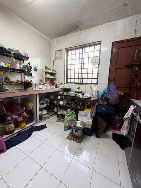 Rumah Teres 2-Tingkat untuk Dijual di Taman Desa Cemerlang (Ulu Tiram) - Cyrus Yeap - Kitchen - PropertyGuru.com.my