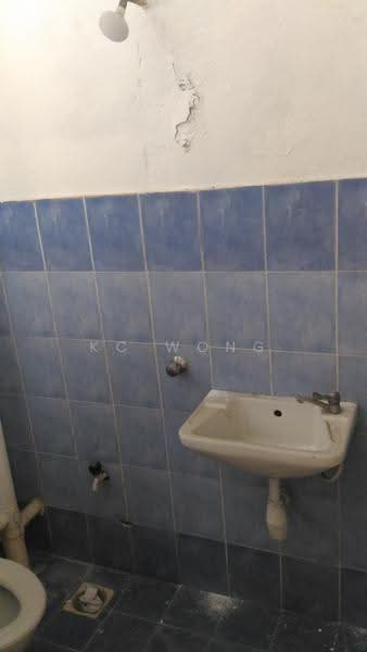 Apartment for Sale at Mentari Court - KC Wong - Bathroom - PropertyGuru.com.my