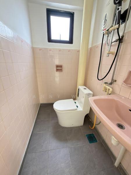 Pangsapuri untuk Dijual di Taman Seri Damai (B) - Fanny Wong - Bathroom - PropertyGuru.com.my