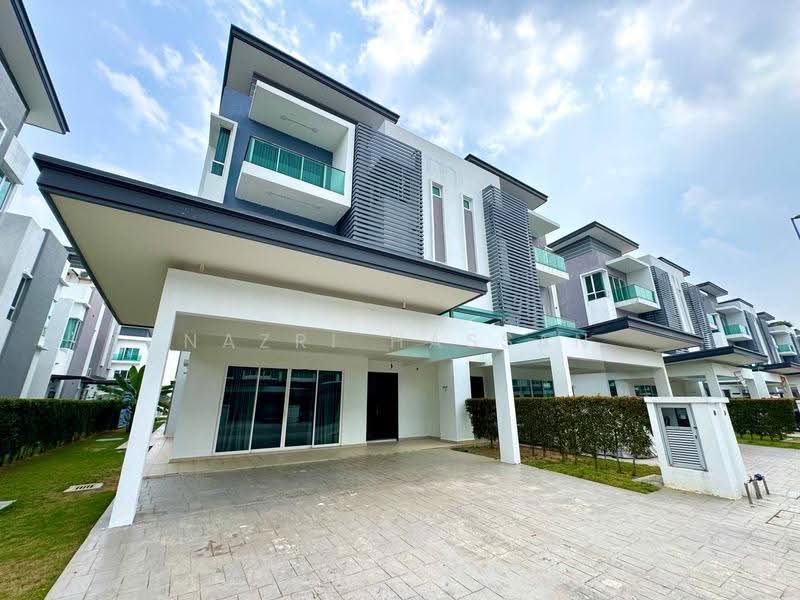 Semi-Detached House for Sale in Bandar Bukit Raja (Klang) - Nazri Hassan - Exterior - PropertyGuru.com.my