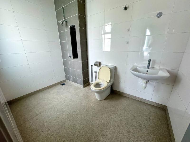 Semi-Detached House for Sale in Bandar Bukit Raja (Klang) - Nazri Hassan - Bathroom - PropertyGuru.com.my
