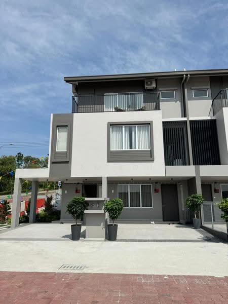 Townhouse for Sale in Sepang (Selangor) - Ian Loh - Exterior - PropertyGuru.com.my