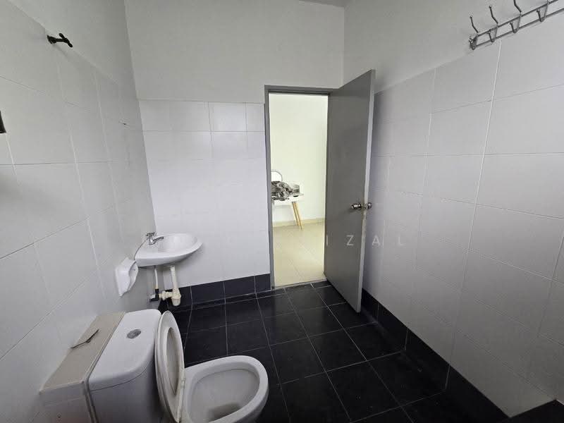 Rumah Teres 2-Tingkat untuk Dijual di Nilai (Negeri Sembilan) - Mohd Faizal - Bathroom - PropertyGuru.com.my