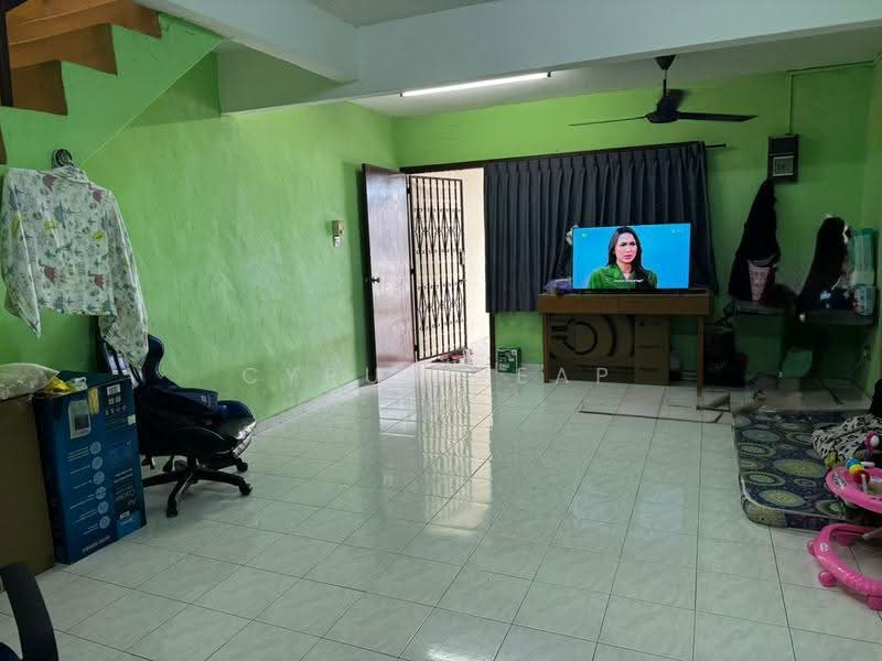 Rumah Teres 2-Tingkat untuk Dijual di Taman Desa Cemerlang (Ulu Tiram) - Cyrus Yeap - Living Room - PropertyGuru.com.my